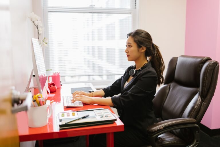 事務・アシスタントの求人・仕事内容・正社員になるには？