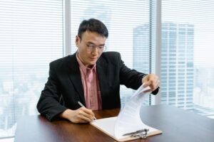 行政書士の求人・独立開業・年収のリアルをまとめて解説